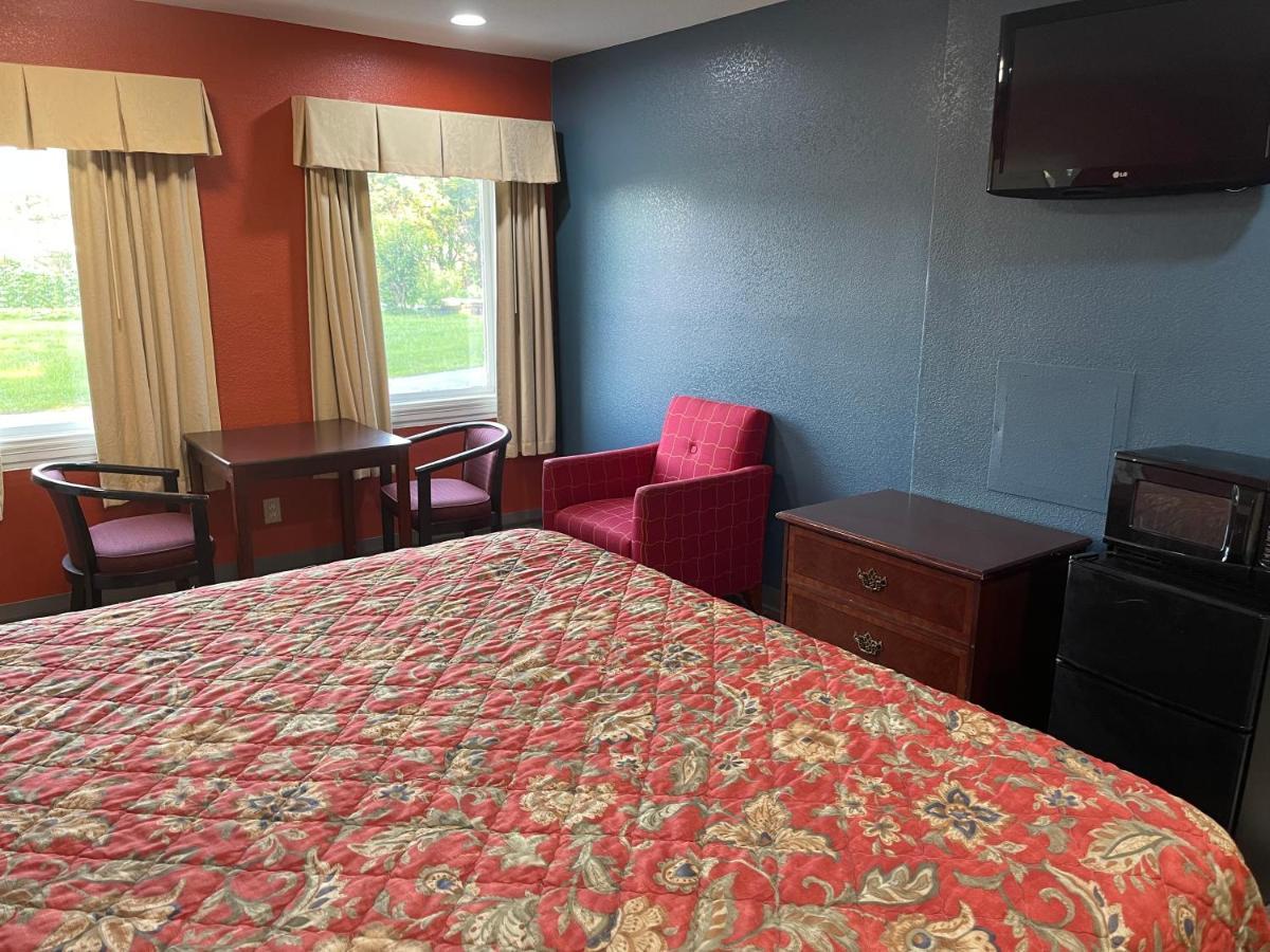 Kenwood Court Motel Уилсон Экстерьер фото